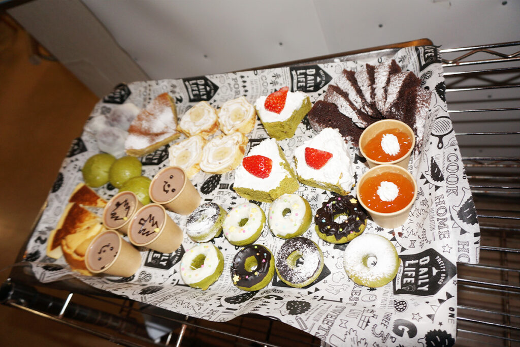 【イベント】クリスマス会 ケーキバイキングにプレゼント