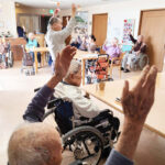 【体調チェックも他施設の2倍相当？】（お茶＋おしゃべり）×2＋体操…毎日反復で体調変化を見逃しません