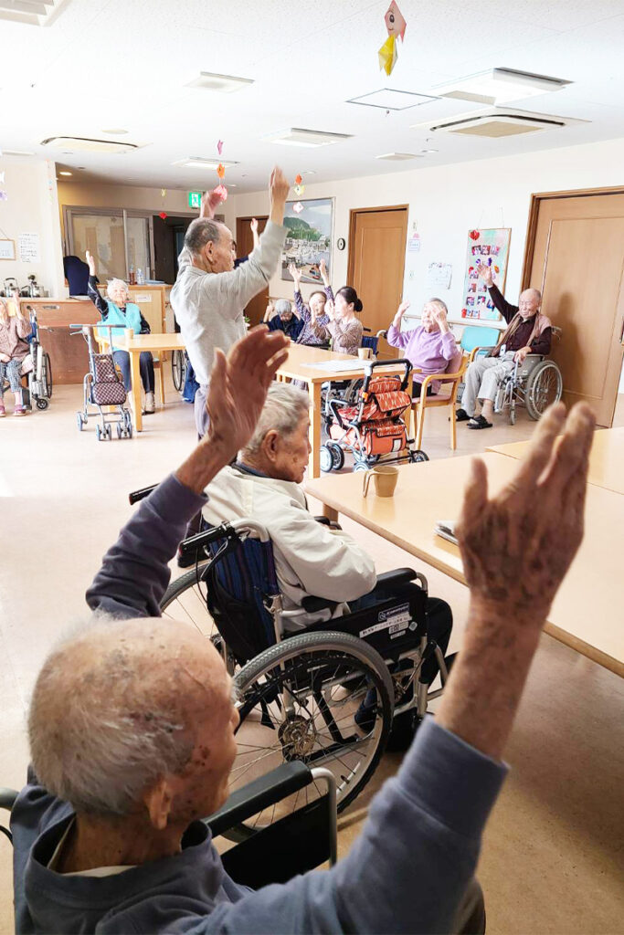 【体調チェックも他施設の2倍相当?】(お茶+おしゃべり)×2+体操…毎日反復で体調変化を見逃しません