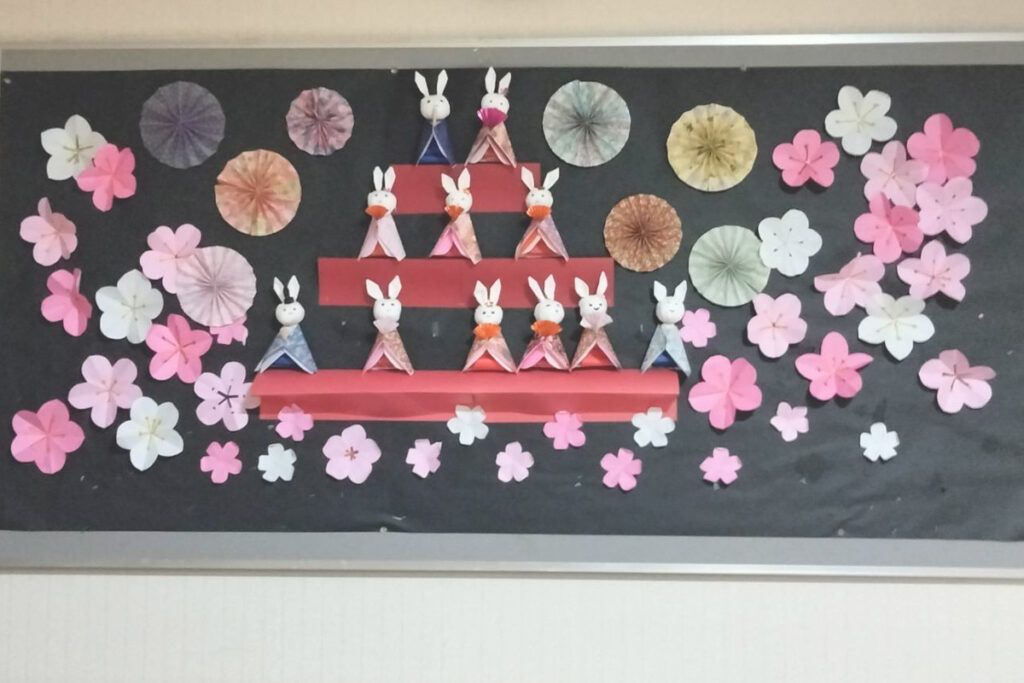 【イベント】ひな祭り…なんと！入居者さん手作り人形なんです
