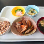 【食】ついに直営厨房で「美味い食事」がスタート